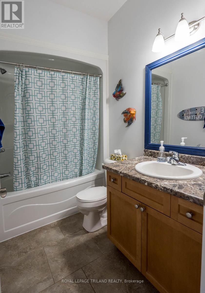 374 George Street, Central Elgin, Ontario N5L 1G4 - Photo 13 - X12557992