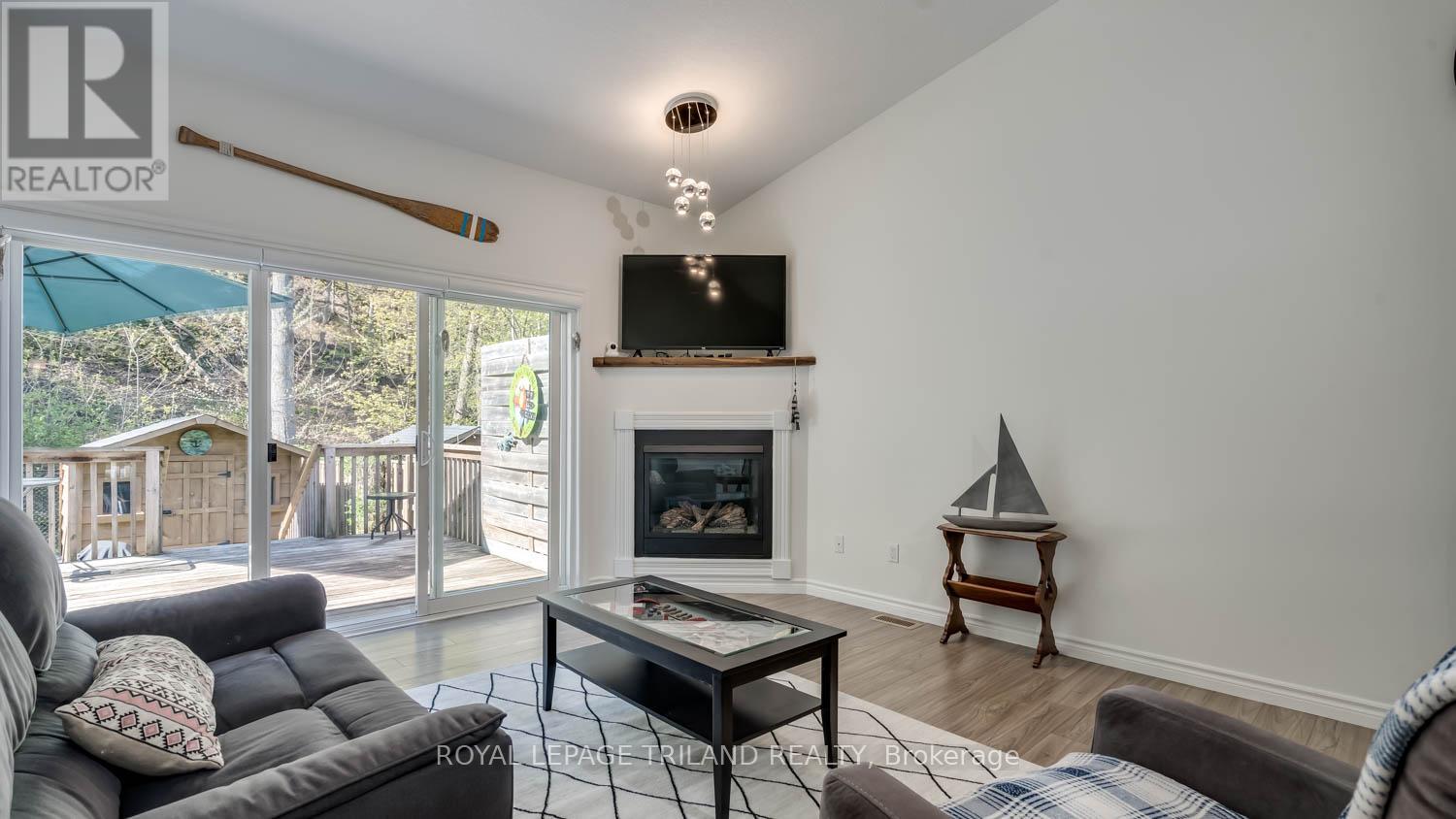 374 George Street, Central Elgin, Ontario N5L 1G4 - Photo 5 - X12557992