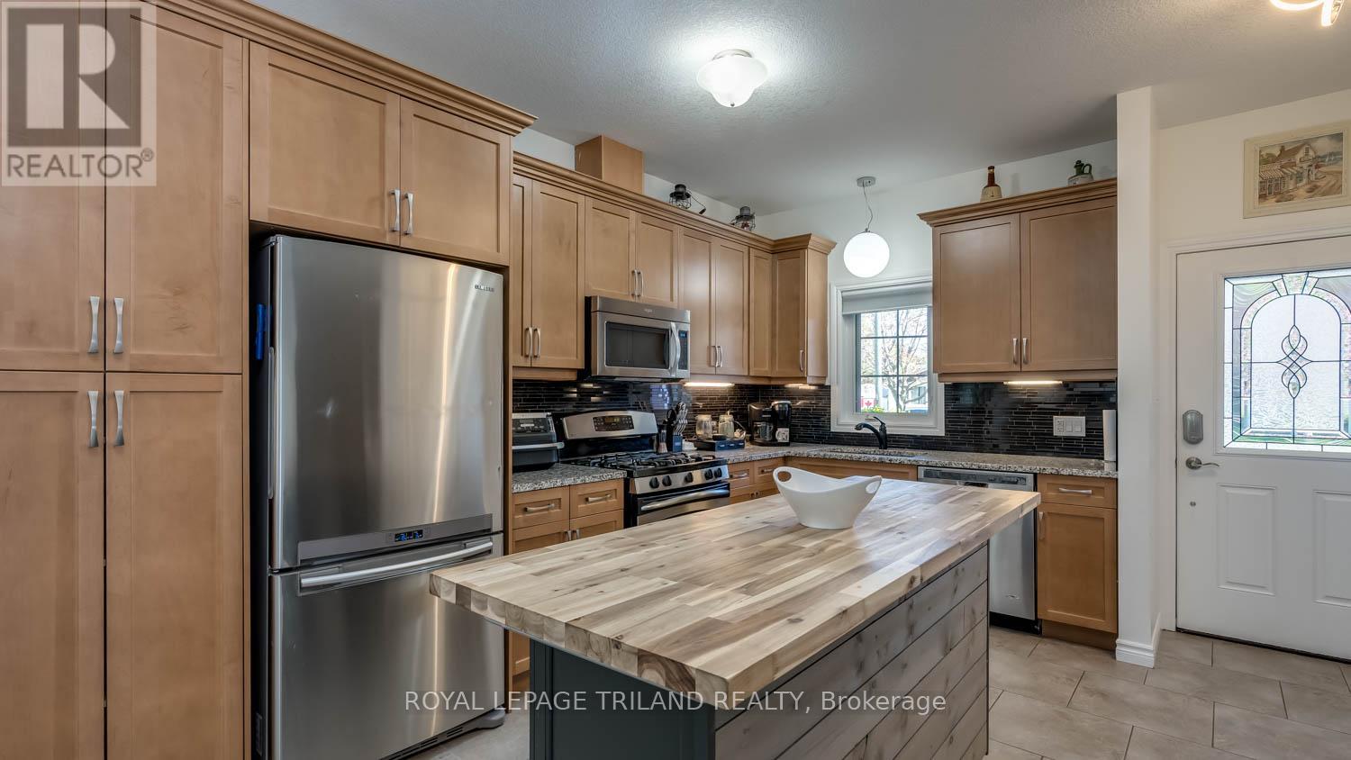 374 George Street, Central Elgin, Ontario N5L 1G4 - Photo 8 - X12557992