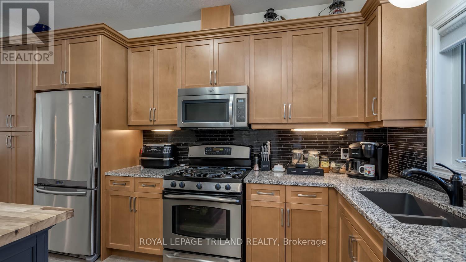 374 George Street, Central Elgin, Ontario N5L 1G4 - Photo 9 - X12557992