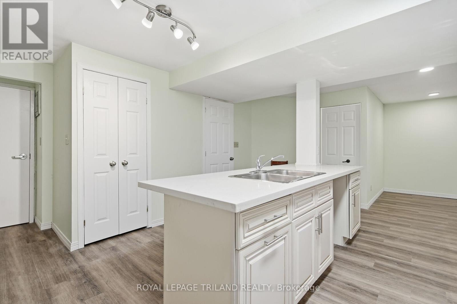 2 - 233 Centennial Avenue, St. Thomas, Ontario  N5R 5B4 - Photo 3 - X12558030