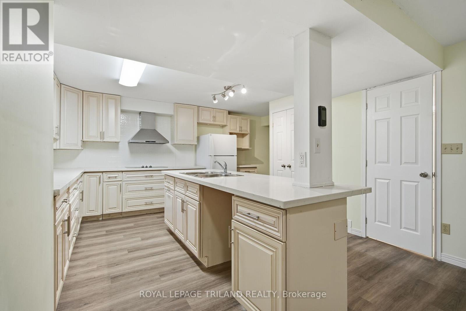 2 - 233 Centennial Avenue, St. Thomas, Ontario  N5R 5B4 - Photo 4 - X12558030