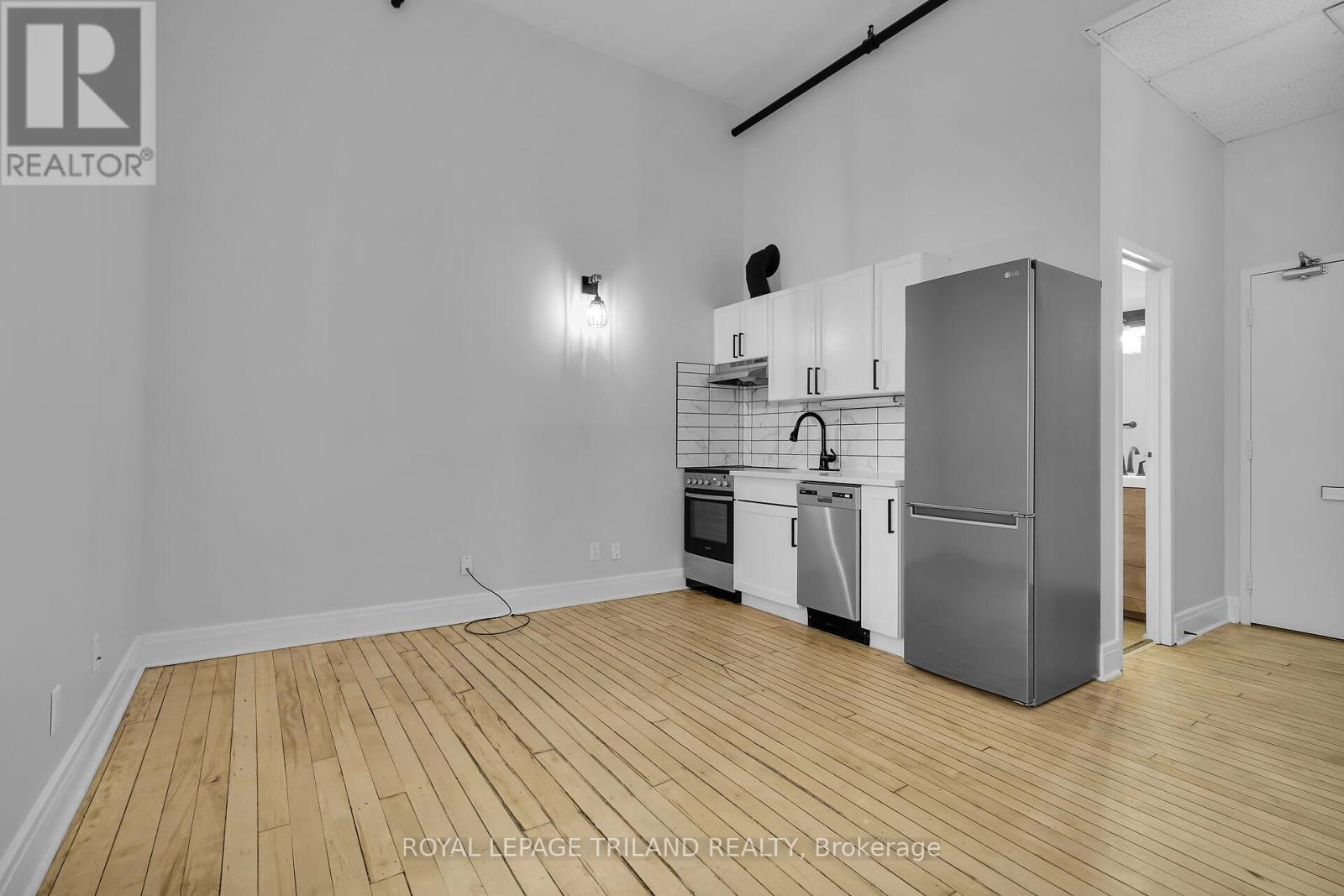 105 - 330 Clarence Street, London East, Ontario  N6A 6H6 - Photo 1 - X12558042