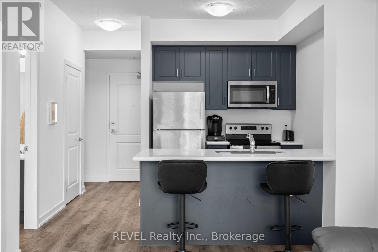 522 - 5055 Greenlane Road, Lincoln, Ontario  L3J 2J3 - Photo 1 - X12417789