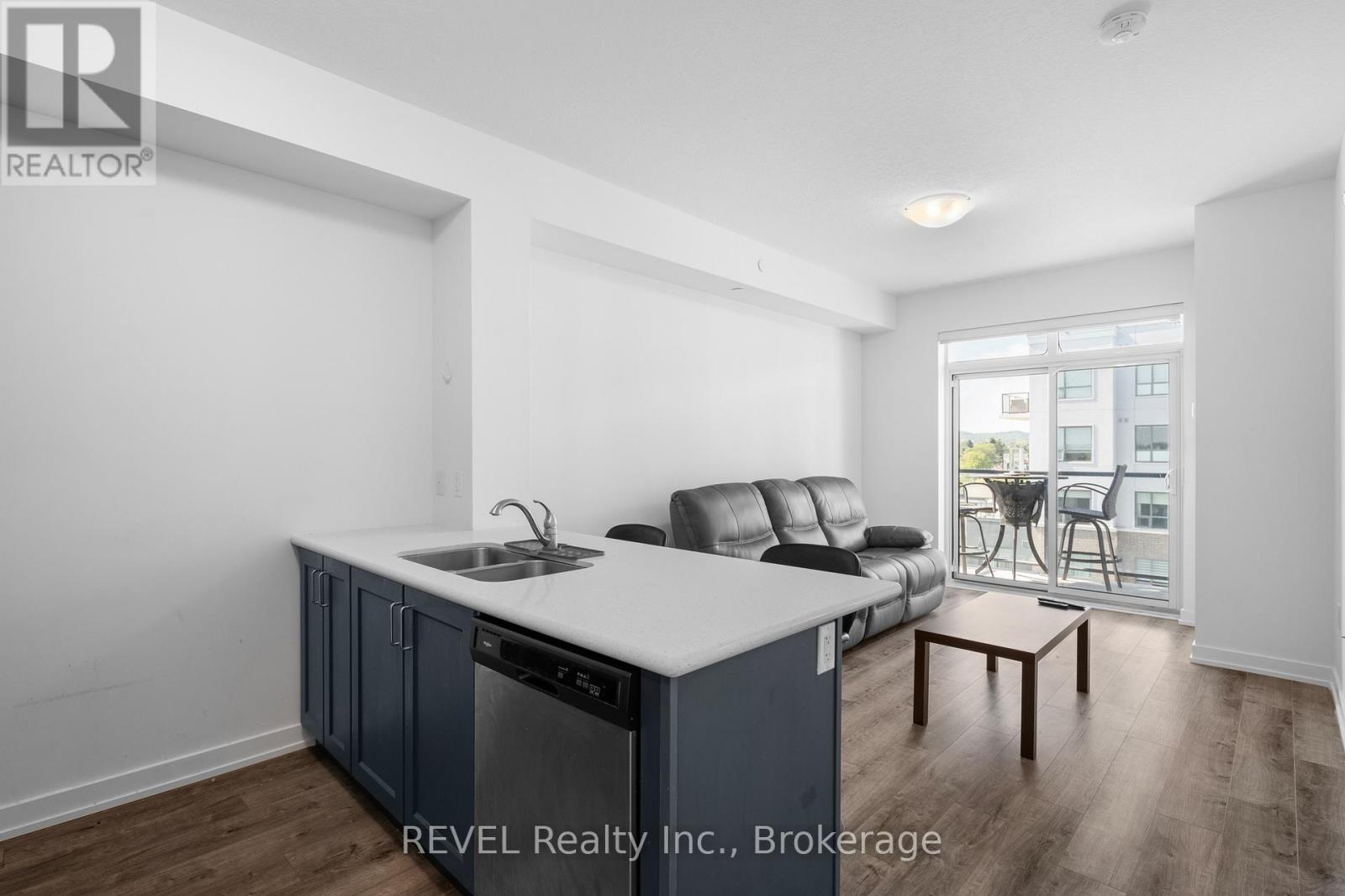 522 - 5055 Greenlane Road, Lincoln, Ontario  L3J 2J3 - Photo 3 - X12417789