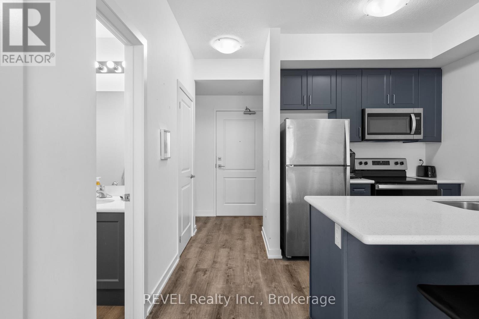 522 - 5055 Greenlane Road, Lincoln, Ontario  L3J 2J3 - Photo 2 - X12417789