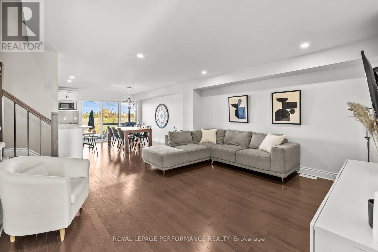 279 Belfort Street, Russell, Ontario  K0A 1W0 - Photo 10 - X12557942