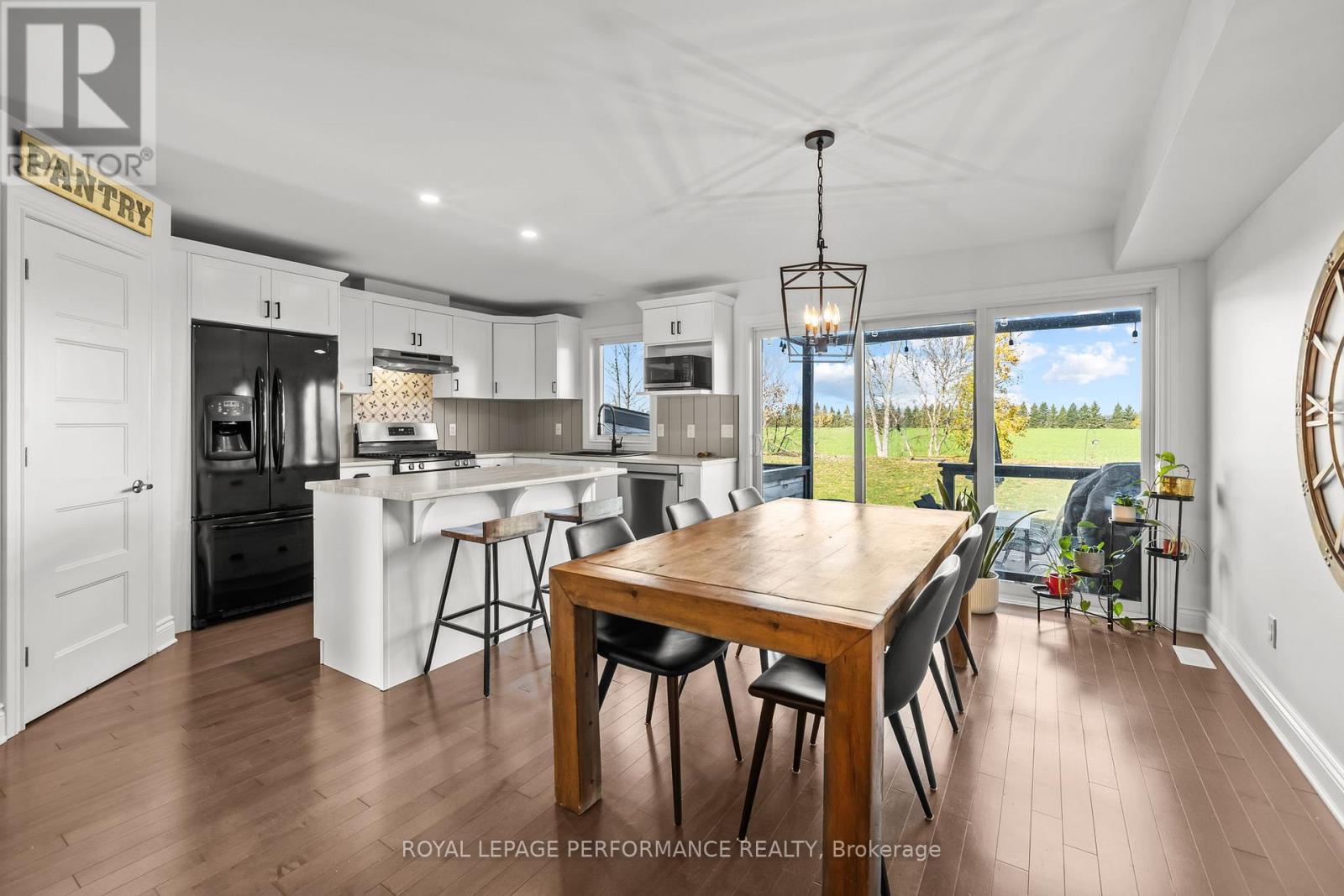 279 Belfort Street, Russell, Ontario  K0A 1W0 - Photo 11 - X12557942