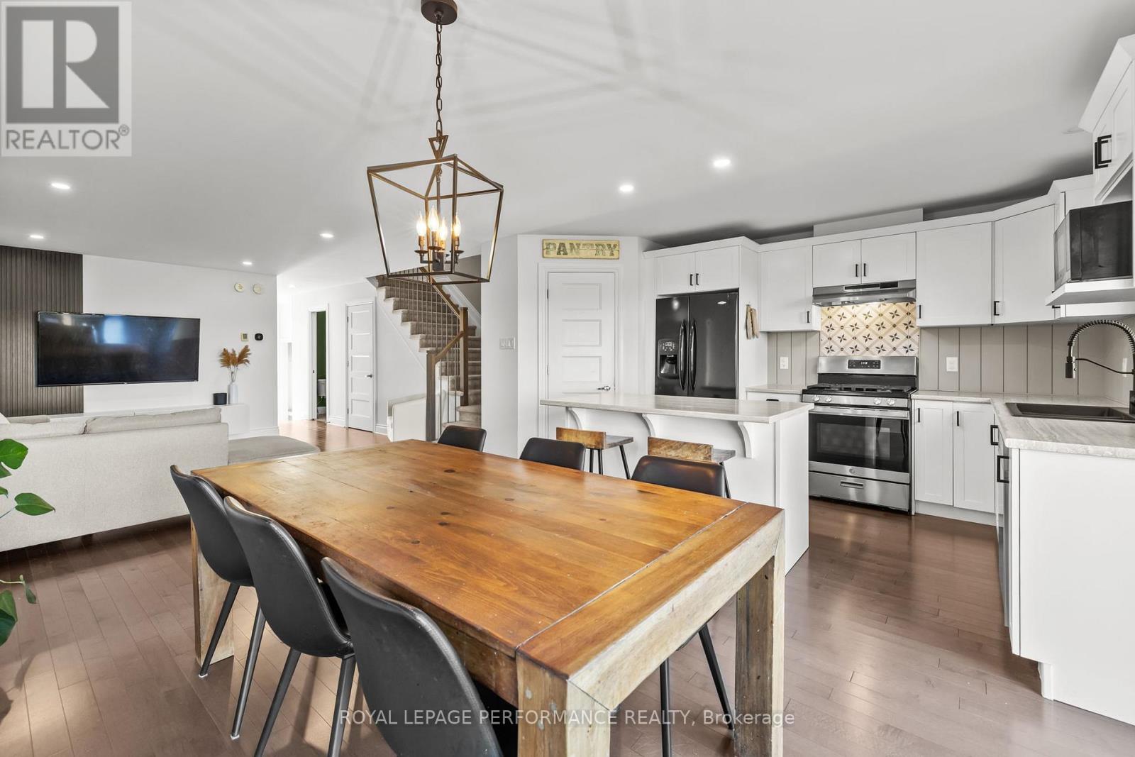 279 Belfort Street, Russell, Ontario  K0A 1W0 - Photo 14 - X12557942