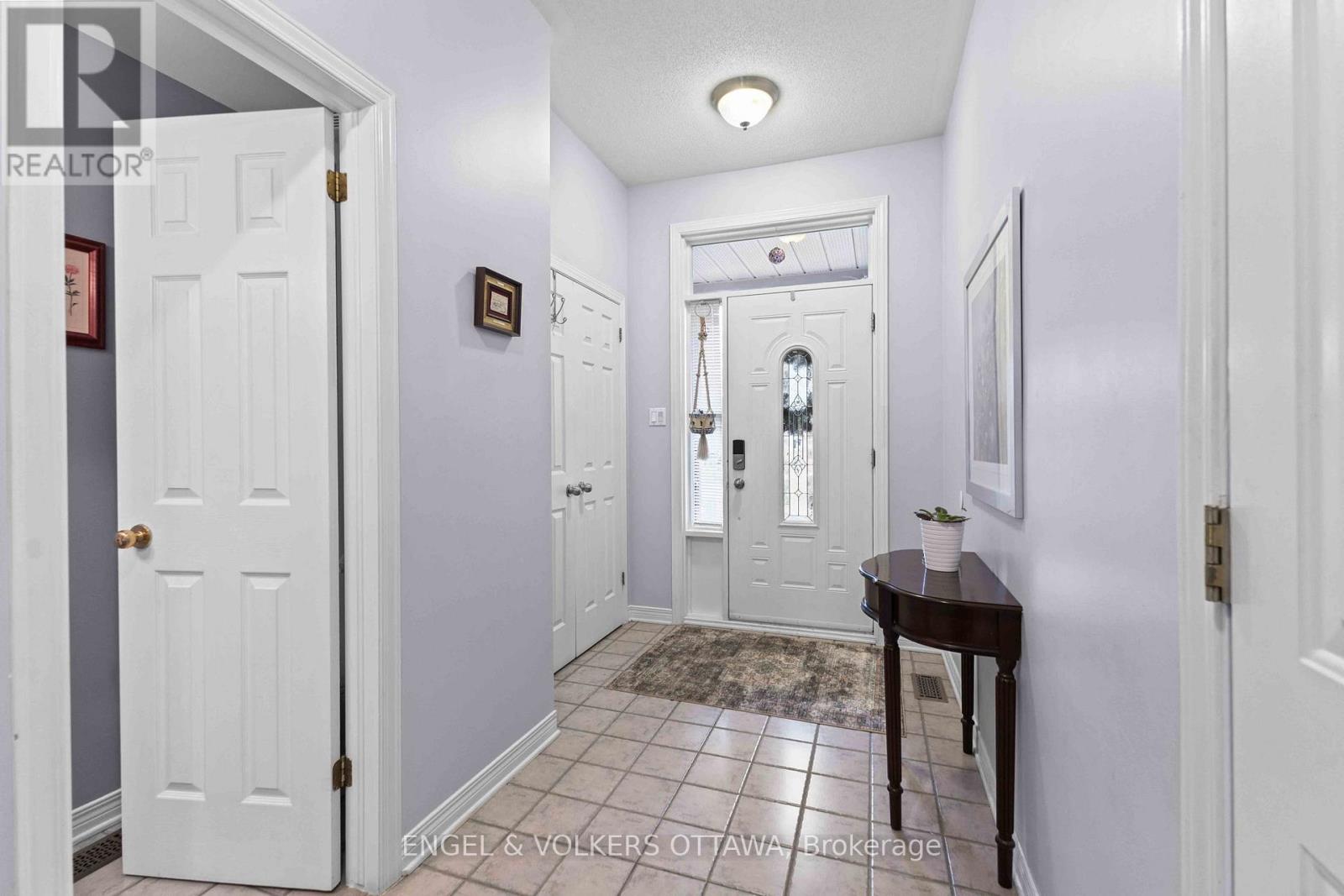 21 Kimberwick Crescent, Ottawa, Ontario  K1V 1K6 - Photo 3 - X12557970