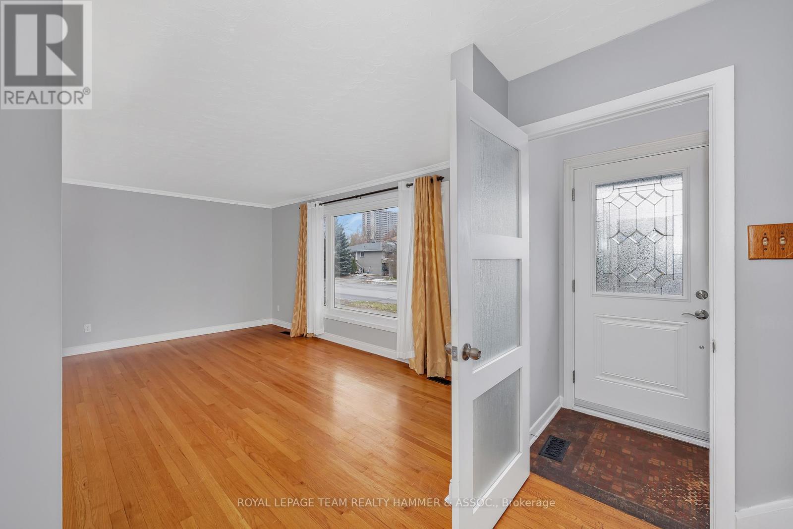 345 Poulin Avenue, Ottawa, Ontario  K2B 5T9 - Photo 4 - X12558016