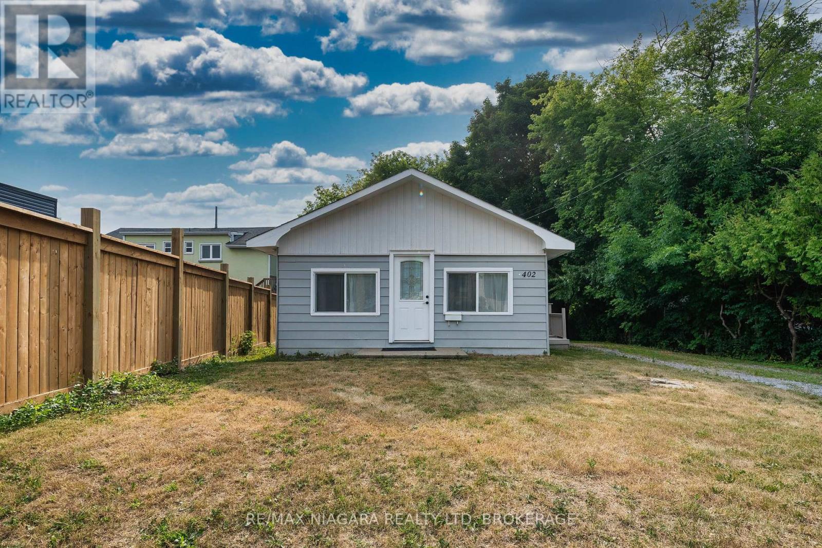 402 The Queensway South, Georgina, Ontario  L4P 2C5 - Photo 1 - N12557984