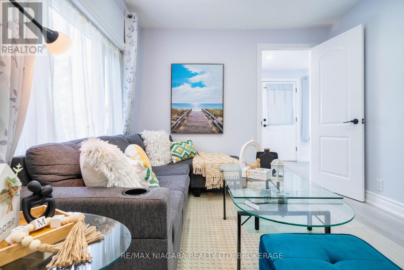 402 The Queensway South, Georgina, Ontario  L4P 2C5 - Photo 13 - N12557984