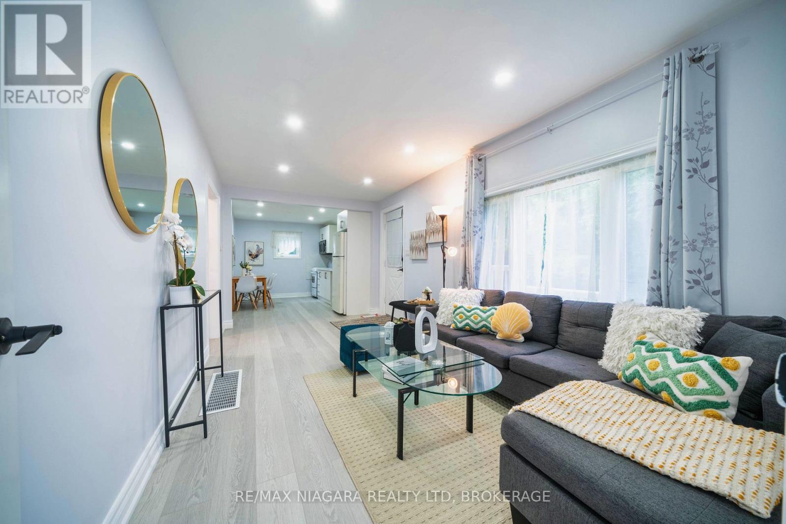 402 The Queensway South, Georgina, Ontario  L4P 2C5 - Photo 16 - N12557984