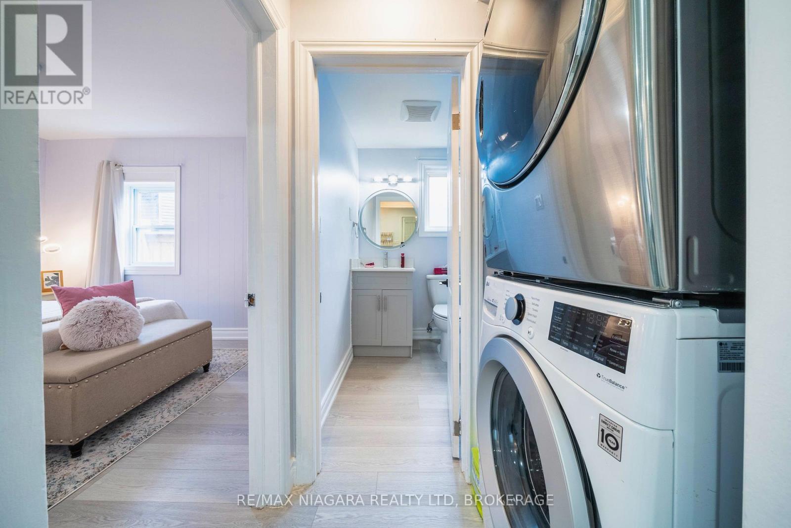 402 The Queensway South, Georgina, Ontario  L4P 2C5 - Photo 22 - N12557984