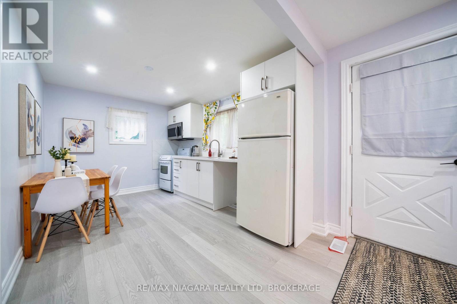 402 The Queensway South, Georgina, Ontario  L4P 2C5 - Photo 30 - N12557984