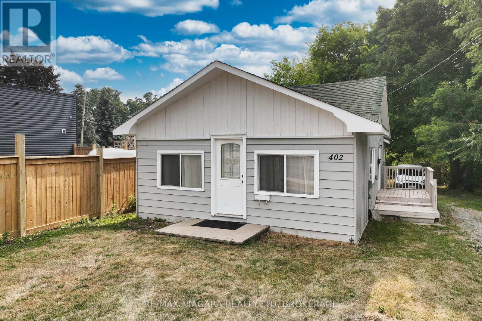 402 The Queensway South, Georgina, Ontario  L4P 2C5 - Photo 4 - N12557984