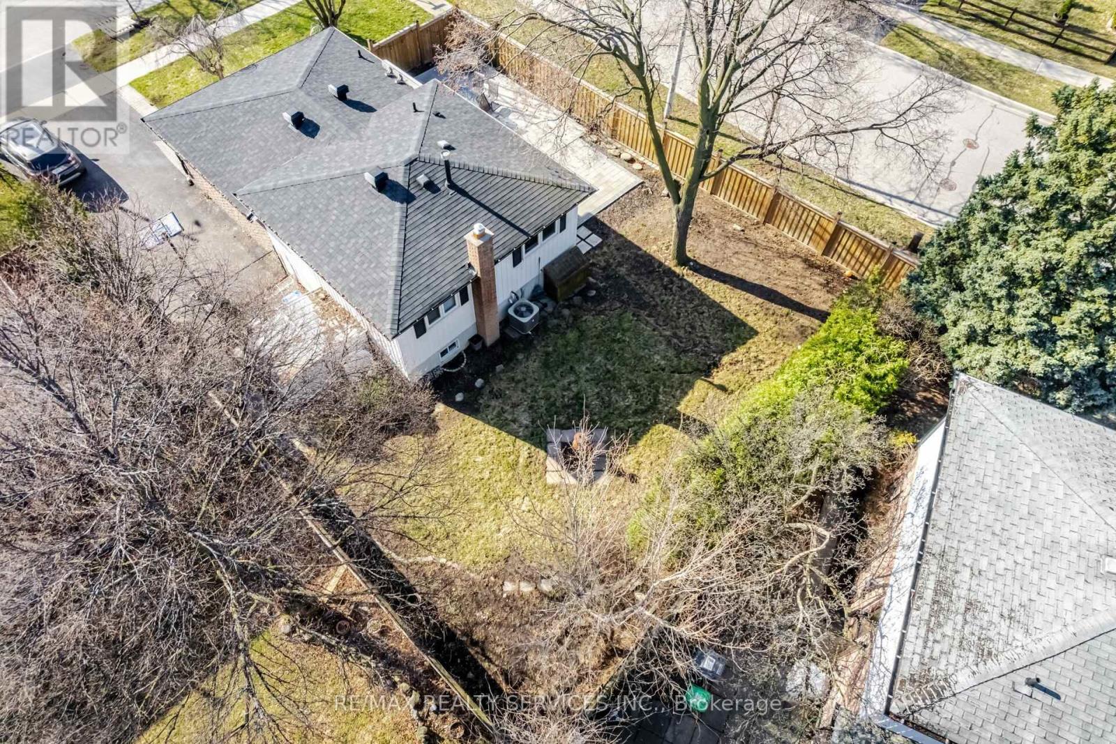 8 Reigate Avenue, Brampton, Ontario L6V 2C9 - Photo 35 - W12557814