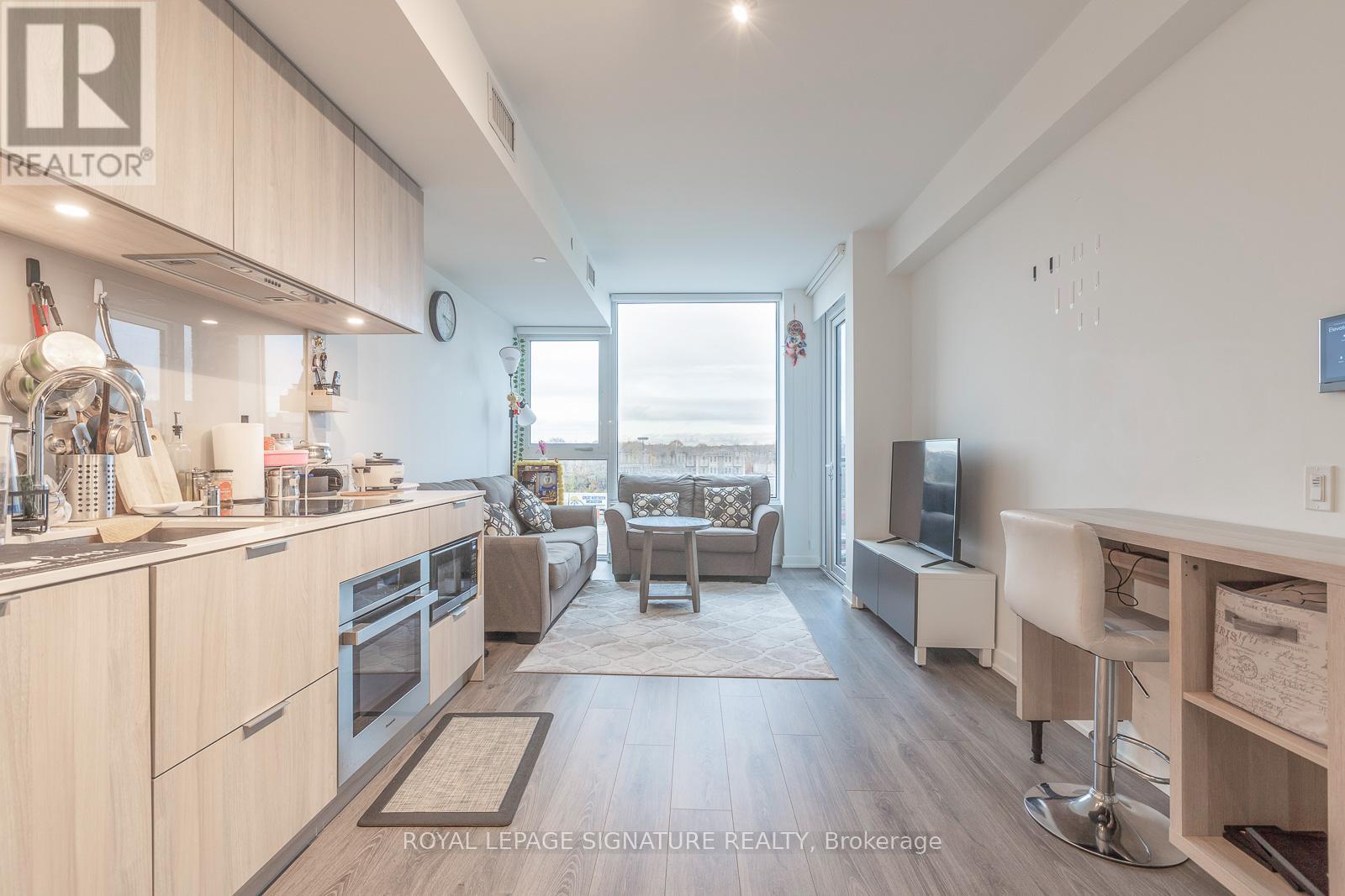 303 - 28 Ann Street, Mississauga, Ontario  L5G 0E1 - Photo 3 - W12557834