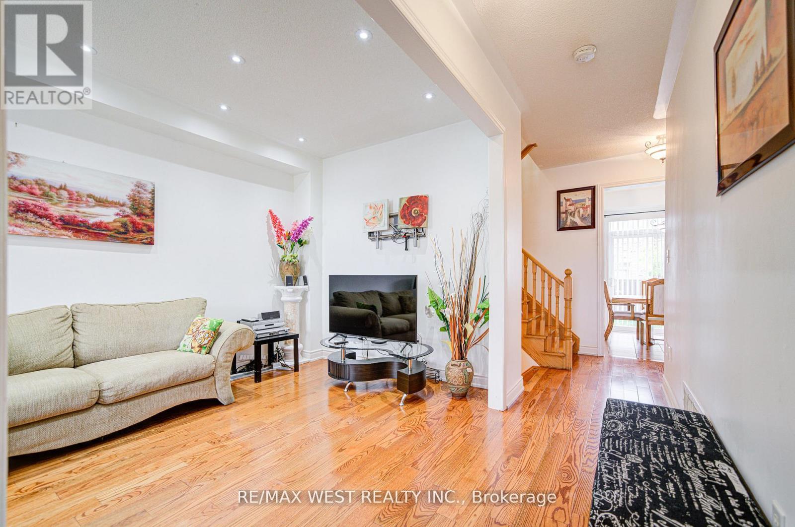 12 Eaglefield Gate, Brampton, Ontario  L7A 3S2 - Photo 7 - W12557844