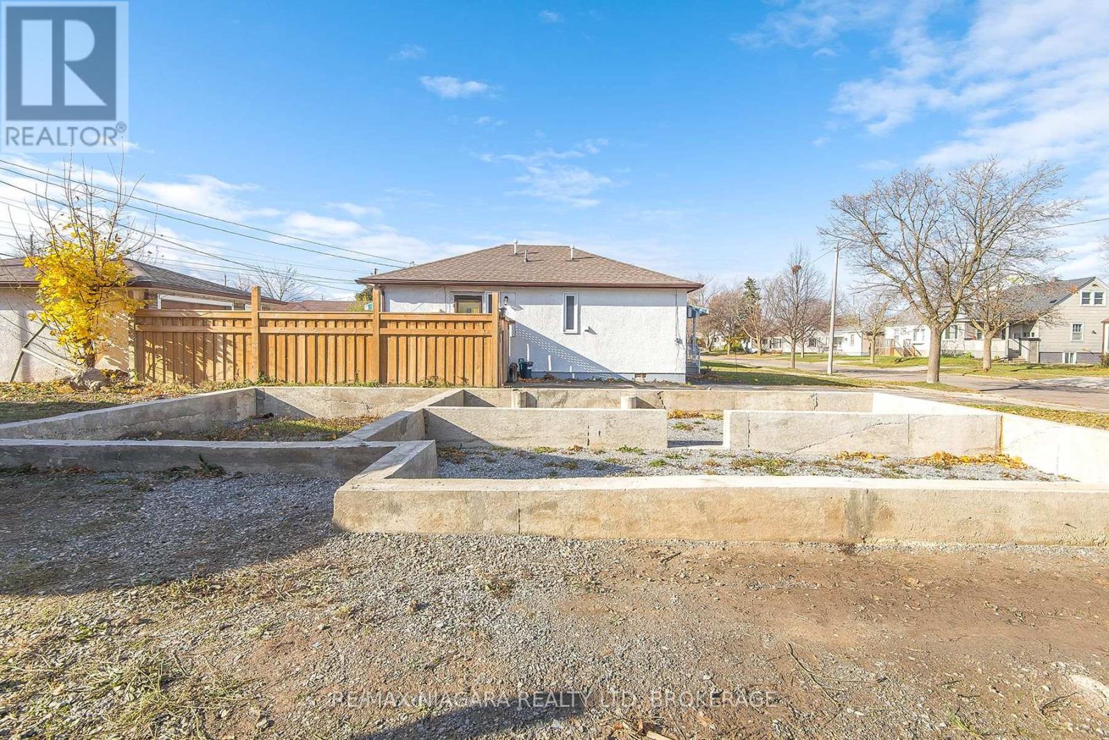 397 Gatfield Avenue, Welland, Ontario  L3B 5B1 - Photo 2 - X12557976