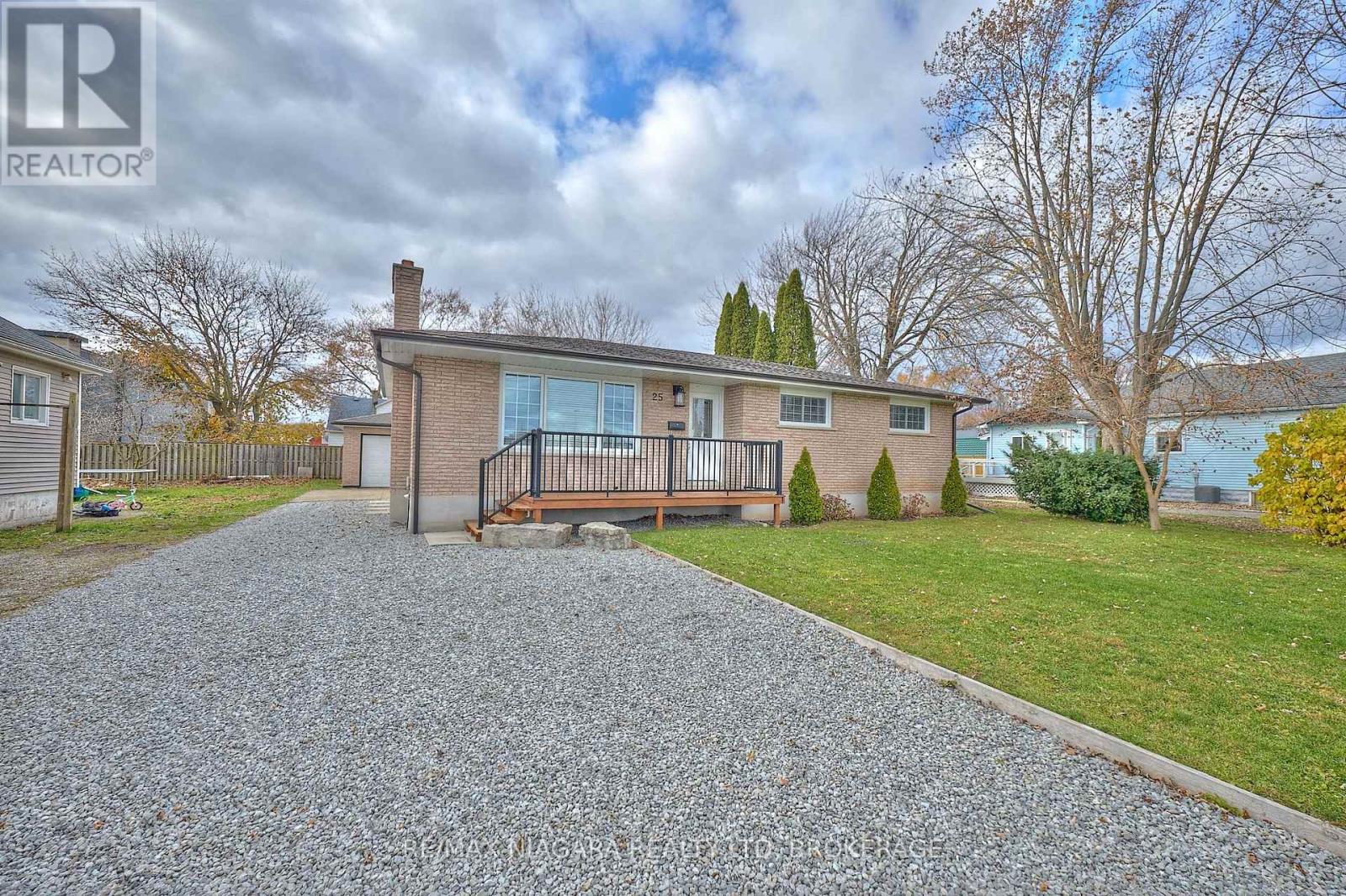 25 Rice Road, Welland, Ontario  L3C 2V4 - Photo 2 - X12558002