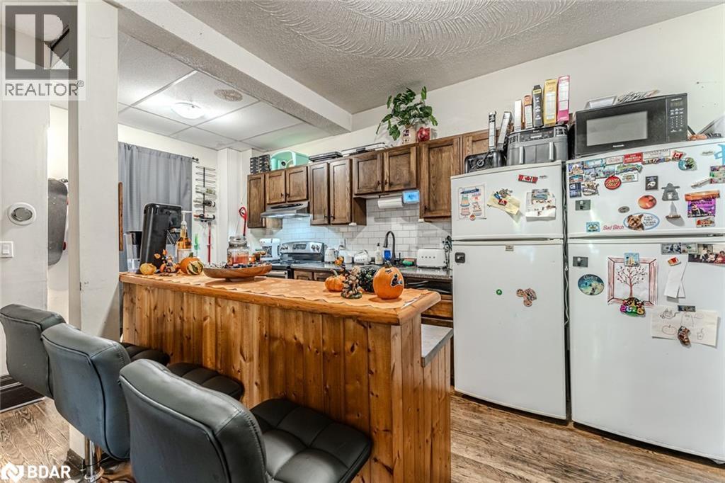 81 Innisfil Street, Barrie, Ontario  L4N 3E3 - Photo 3 - 40789265