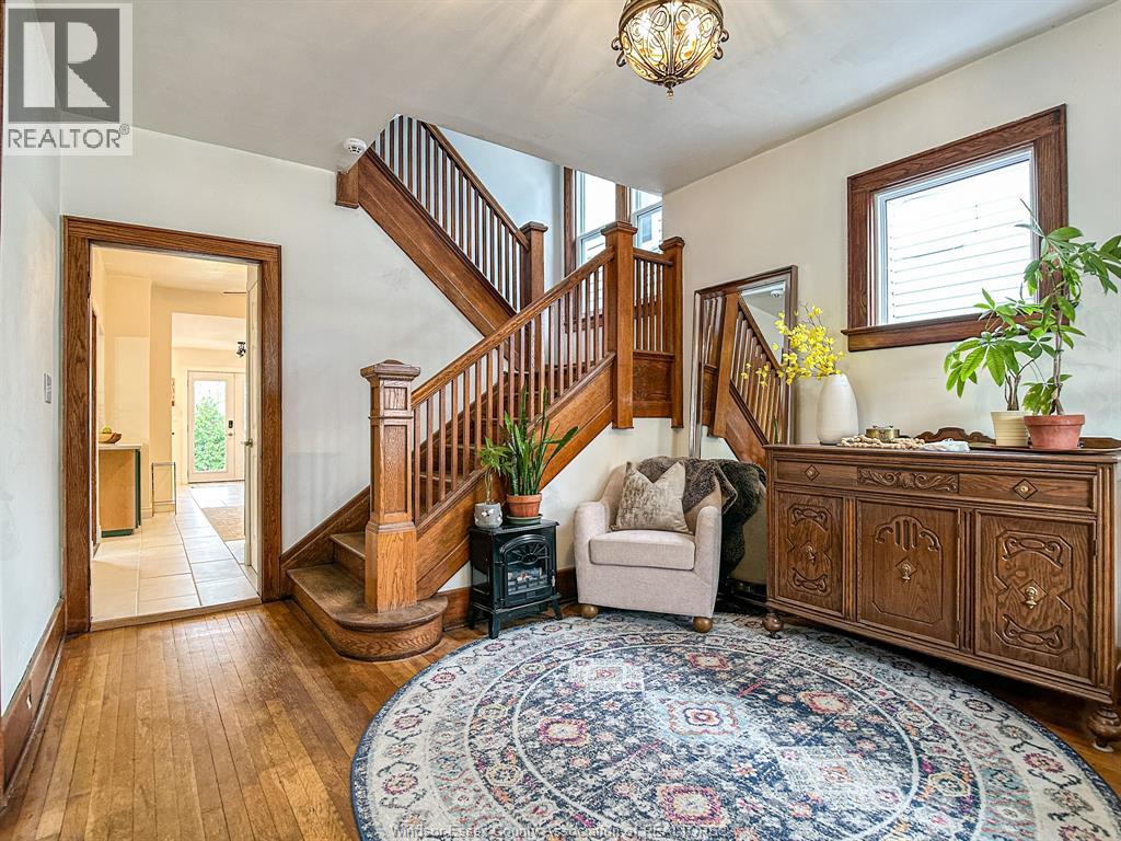 131 Elm, Windsor, Ontario  N9A 5G9 - Photo 2 - 25029123