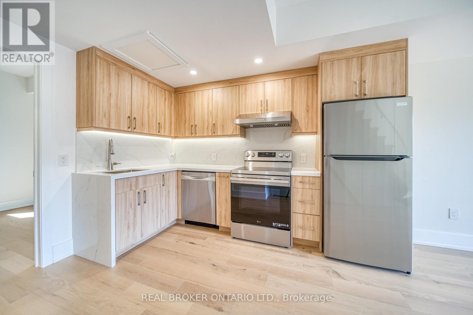 Unit R - 72 Jones Avenue, Toronto, Ontario  M4M 2Z8 - Photo 5 - E12512070