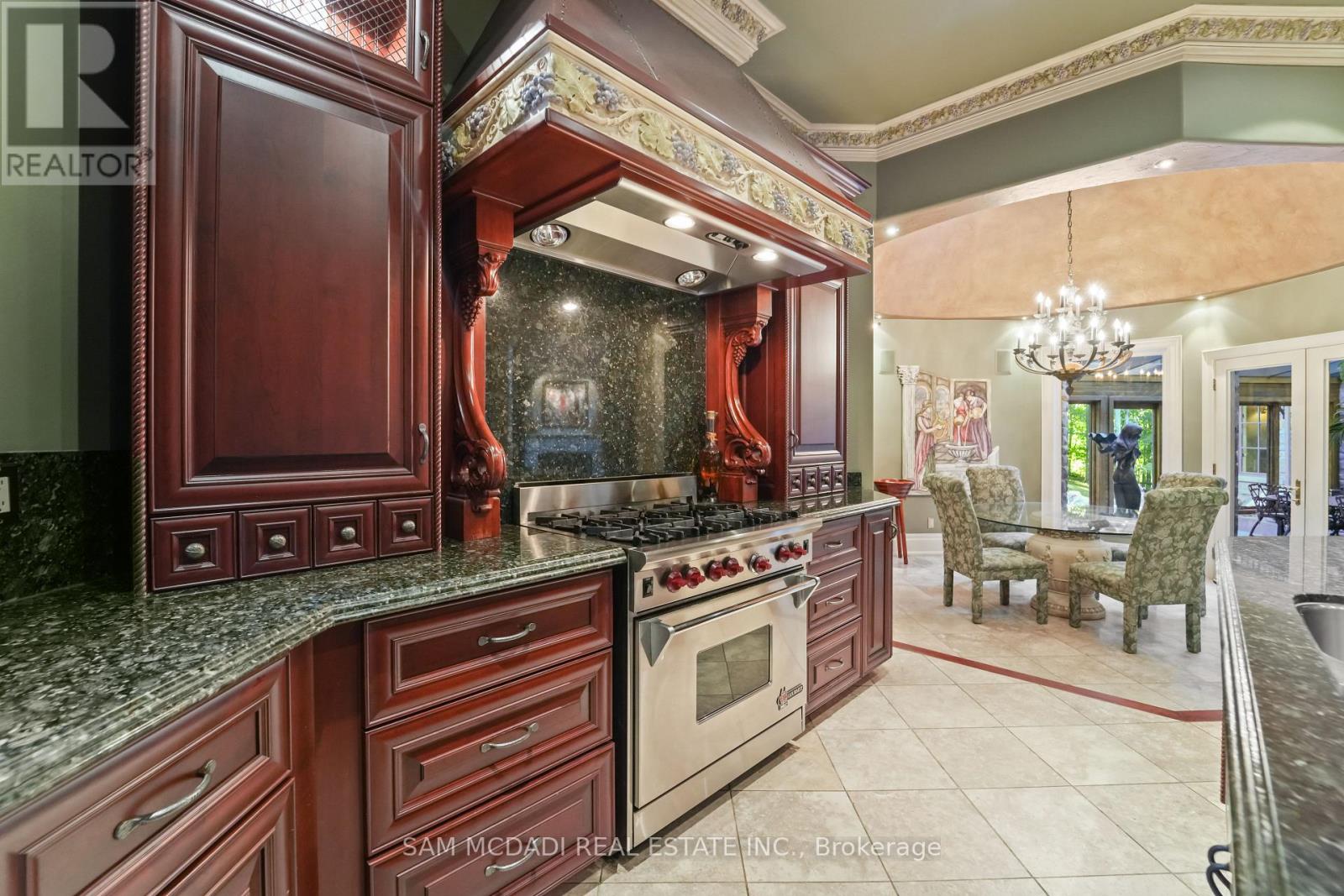 10140 Pineview Trail, Milton, Ontario L0P 1B0 - Photo 10 - W12551356