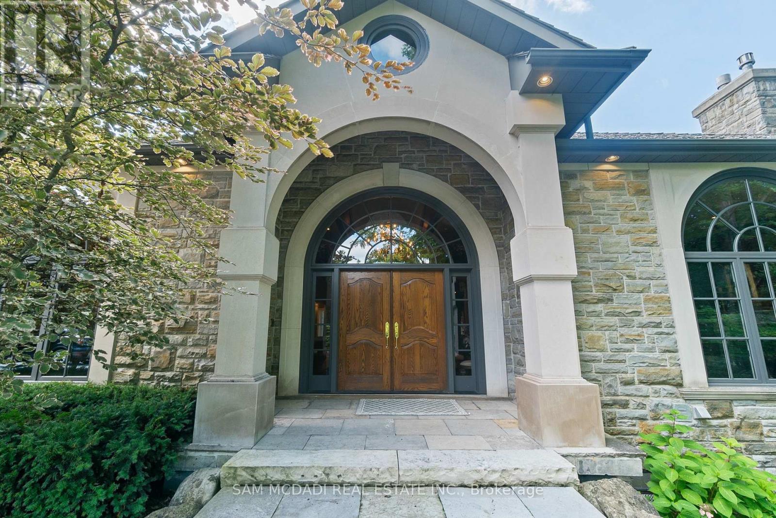 10140 Pineview Trail, Milton, Ontario L0P 1B0 - Photo 4 - W12551356