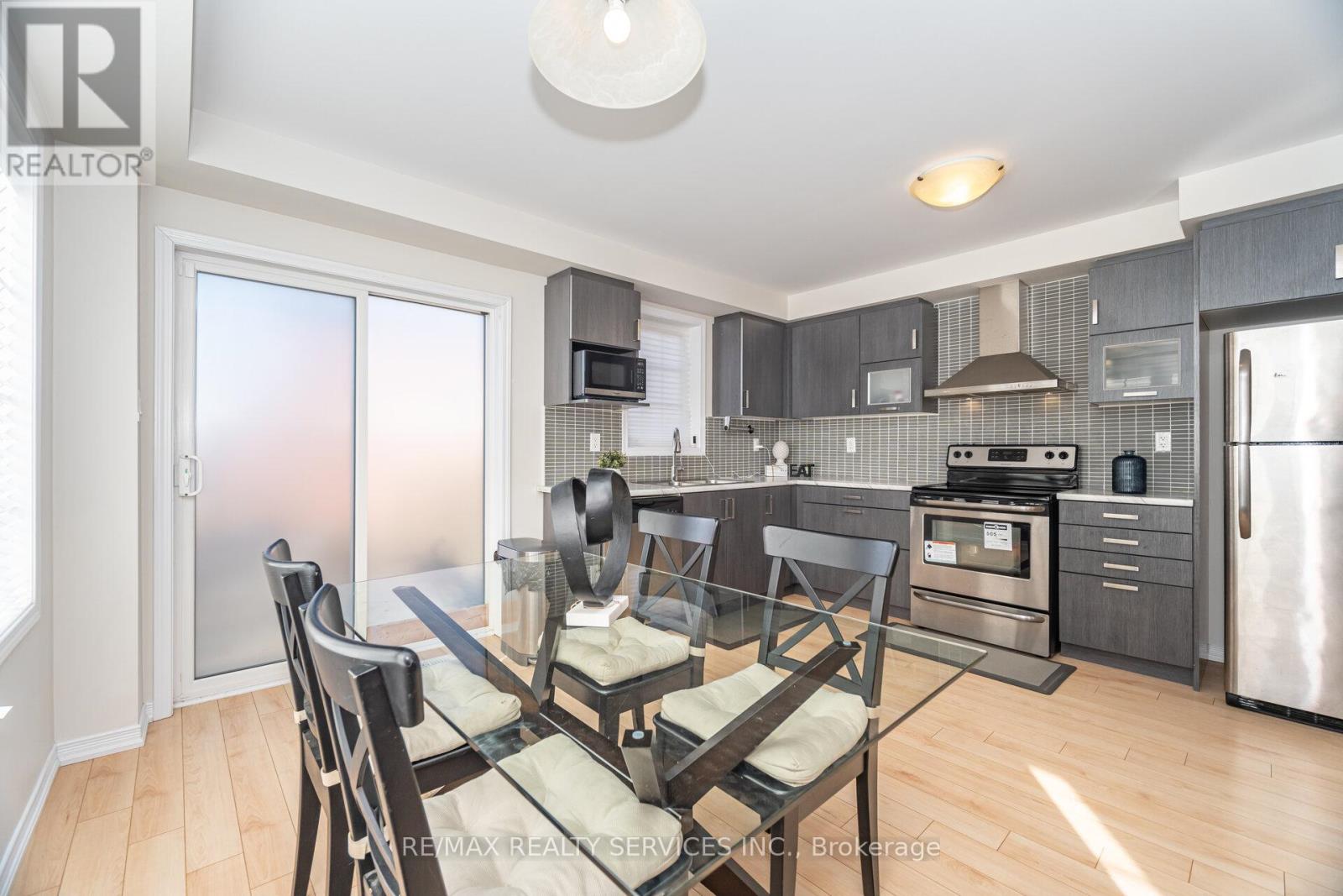 144 Baffin Crescent, Brampton, Ontario  L7A 0C7 - Photo 17 - W12557456