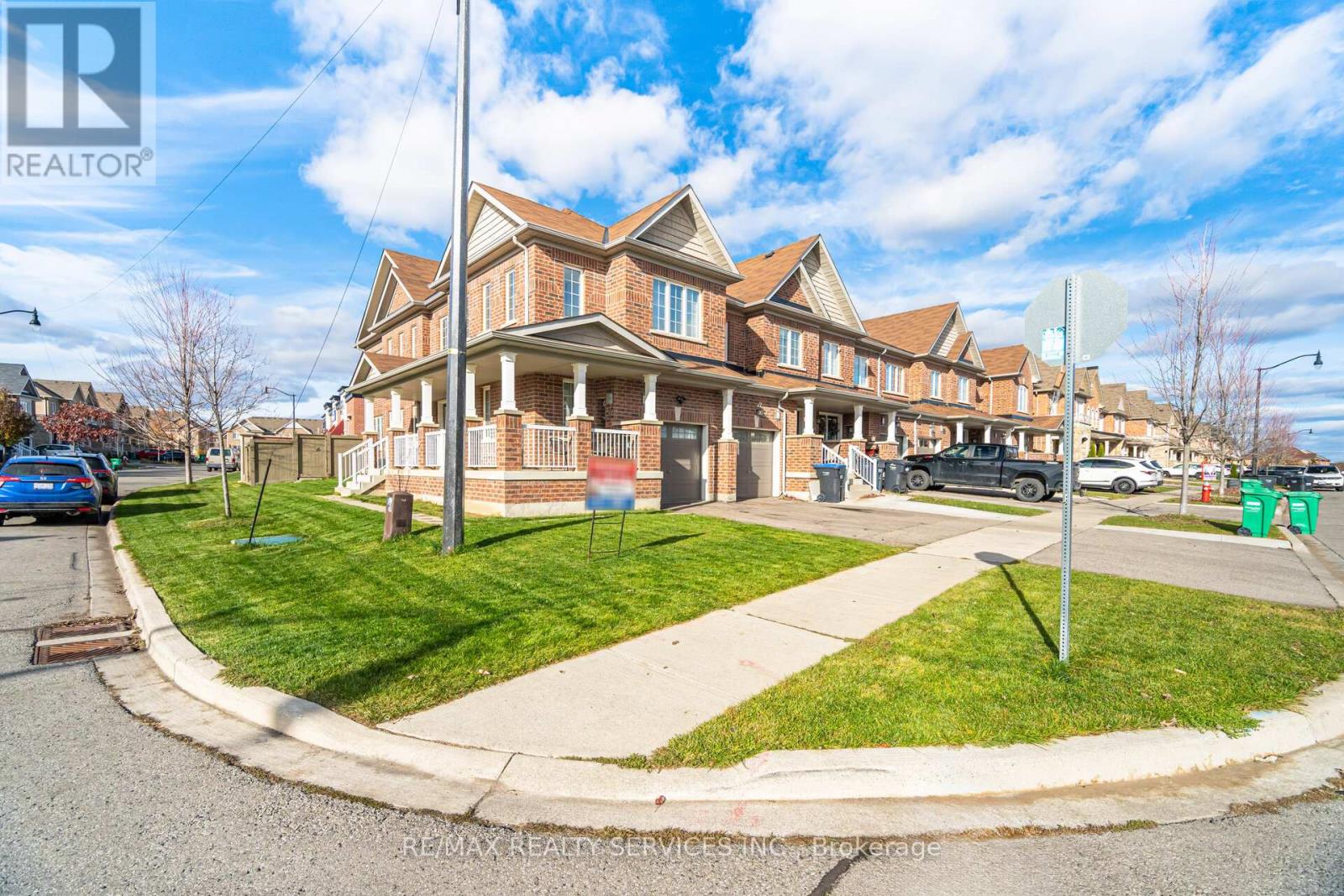 144 Baffin Crescent, Brampton, Ontario  L7A 0C7 - Photo 3 - W12557456