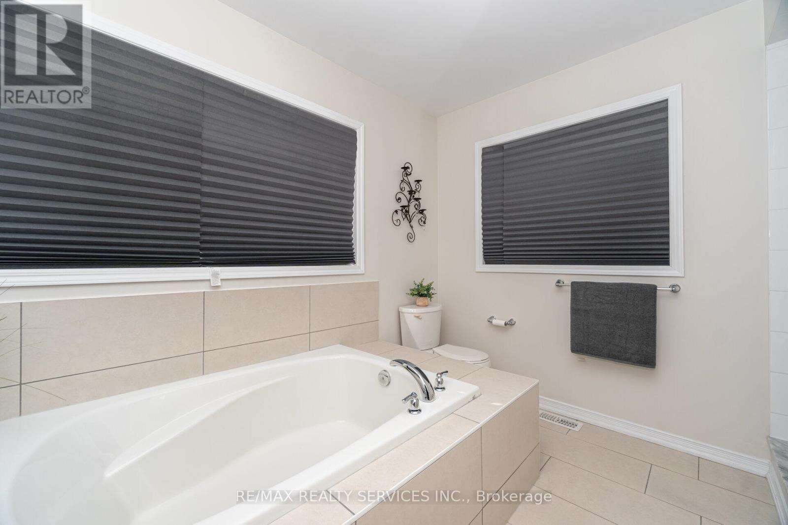 144 Baffin Crescent, Brampton, Ontario  L7A 0C7 - Photo 34 - W12557456