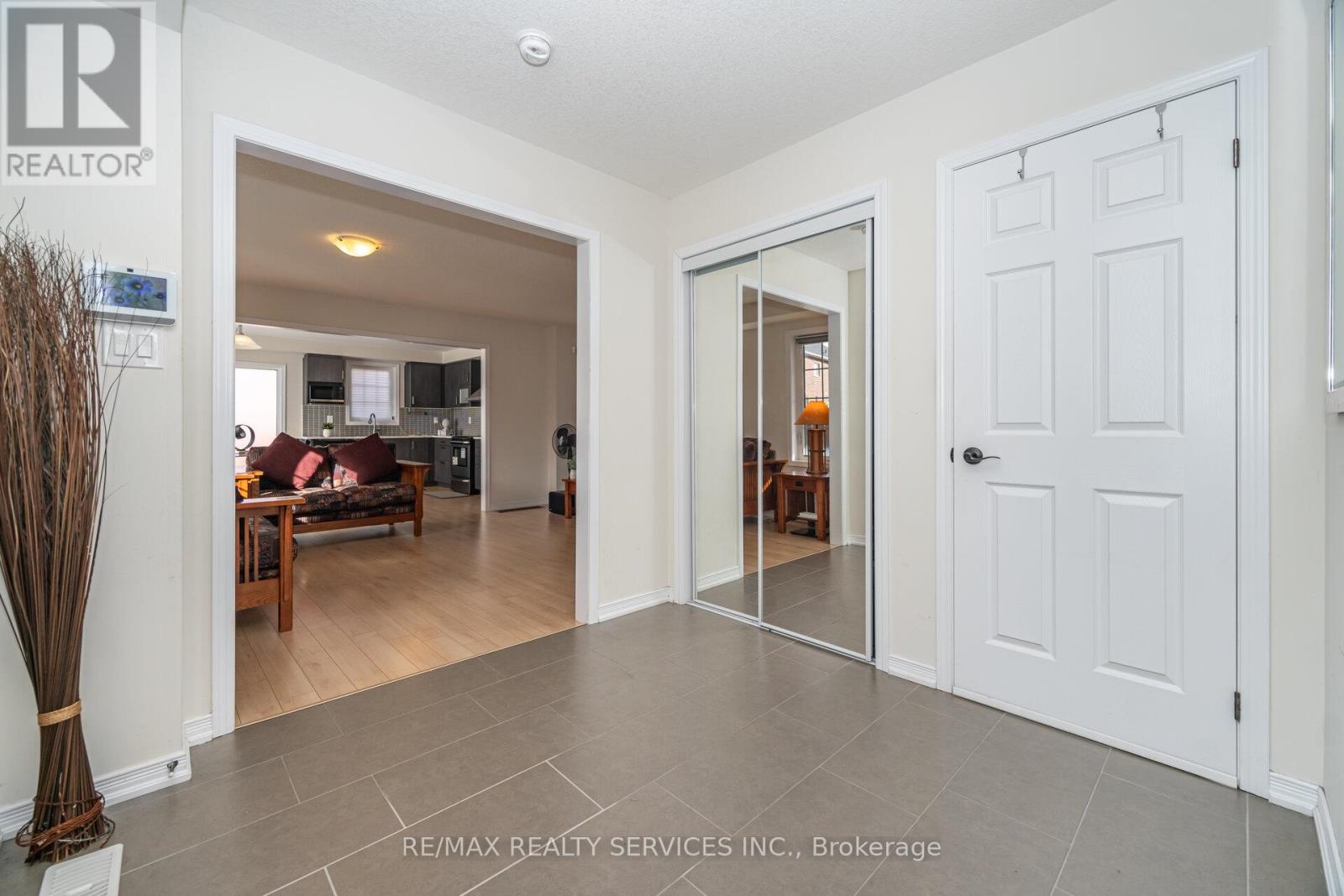 144 Baffin Crescent, Brampton, Ontario  L7A 0C7 - Photo 9 - W12557456