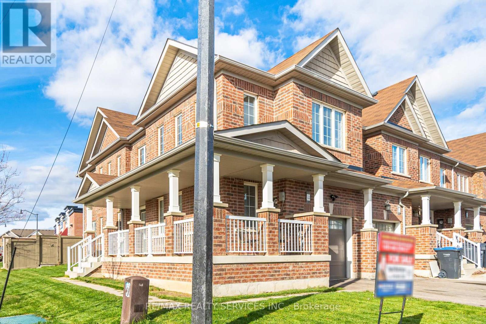 144 Baffin Crescent, Brampton, Ontario  L7A 0C7 - Photo 2 - W12557456