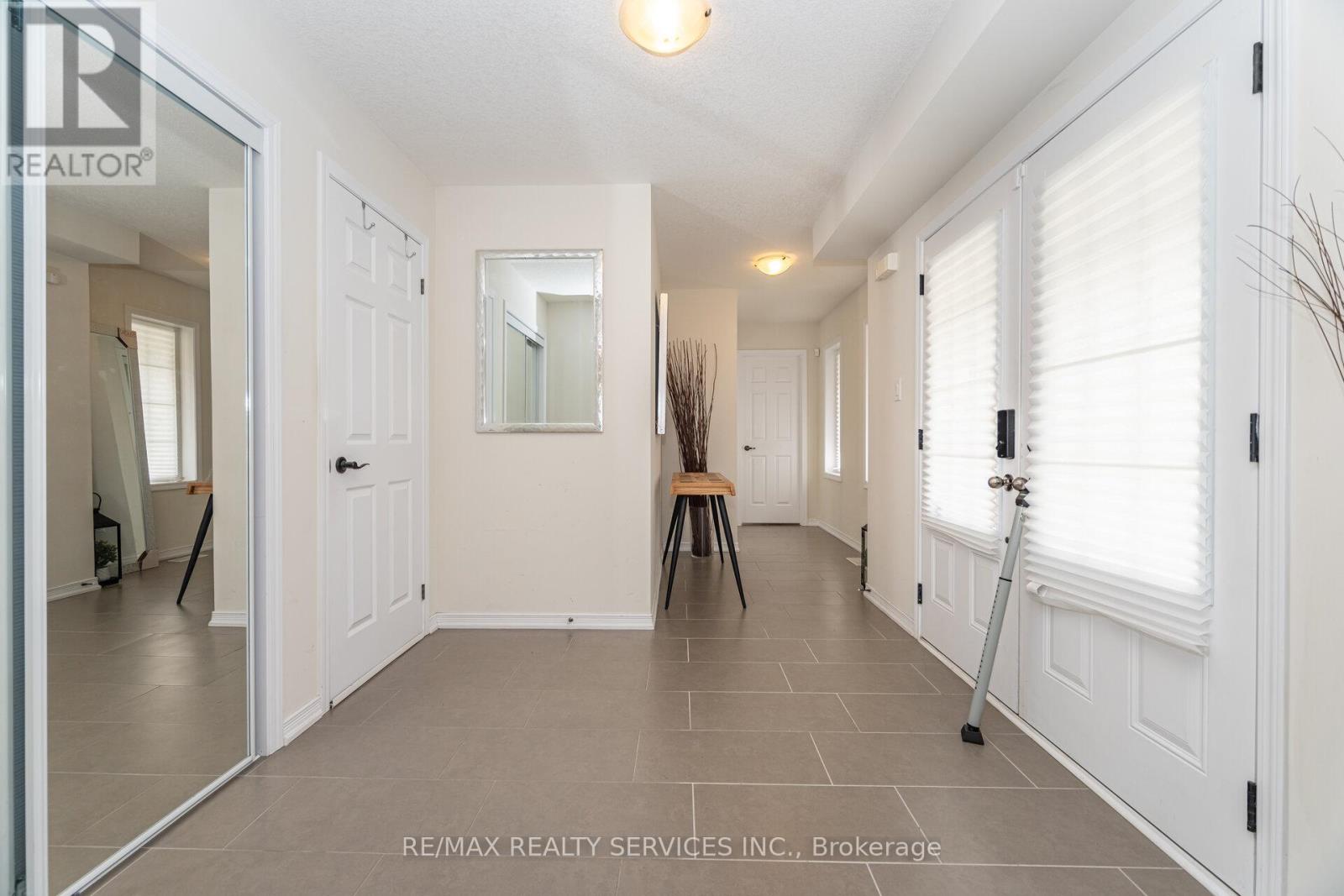 144 Baffin Crescent, Brampton, Ontario  L7A 0C7 - Photo 8 - W12557456