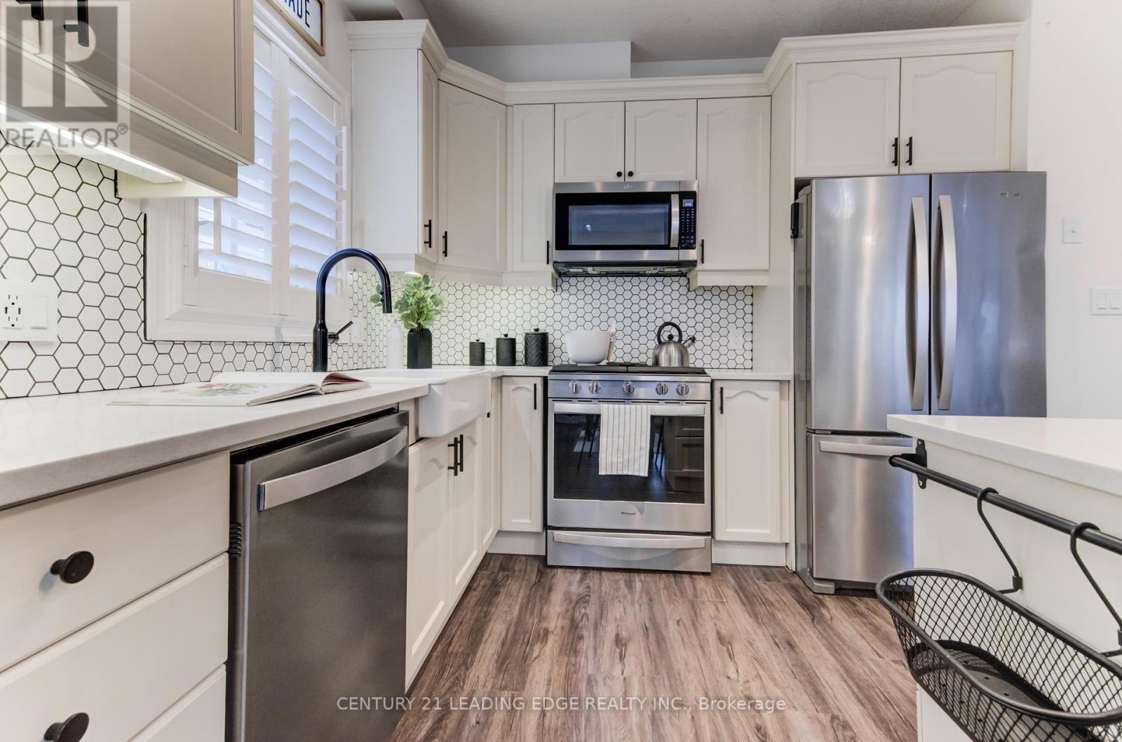 277 Watervale Crescent, Kitchener, Ontario  N2A 0G7 - Photo 12 - X12454833