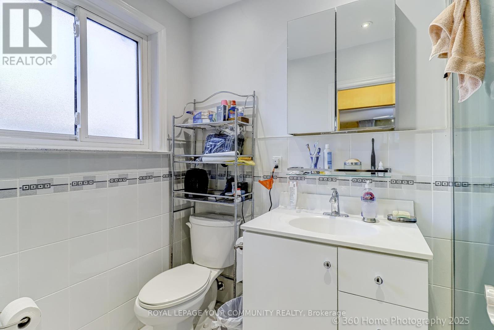 10 Fontainbleau Drive, Toronto, Ontario  M2M 1N9 - Photo 2 - C12557882
