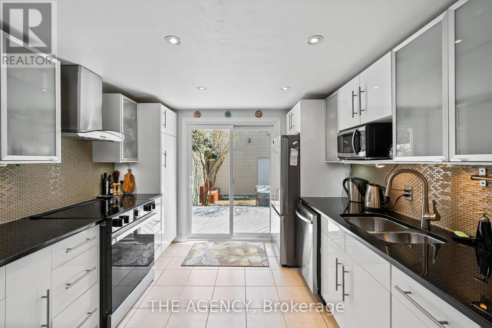 111 Seaton Street, Toronto, Ontario  M5A 2T2 - Photo 10 - C12557904