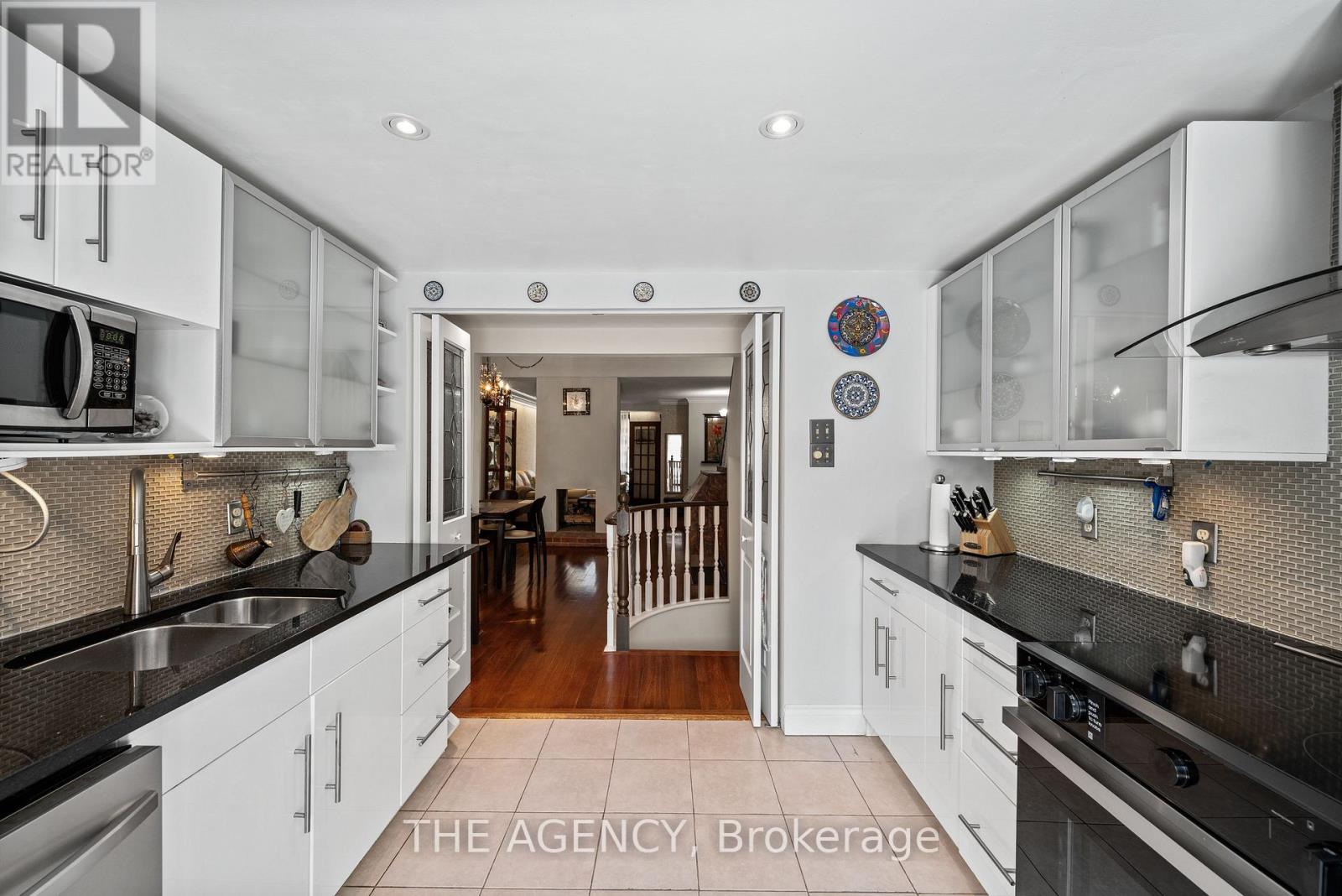 111 Seaton Street, Toronto, Ontario  M5A 2T2 - Photo 9 - C12557904