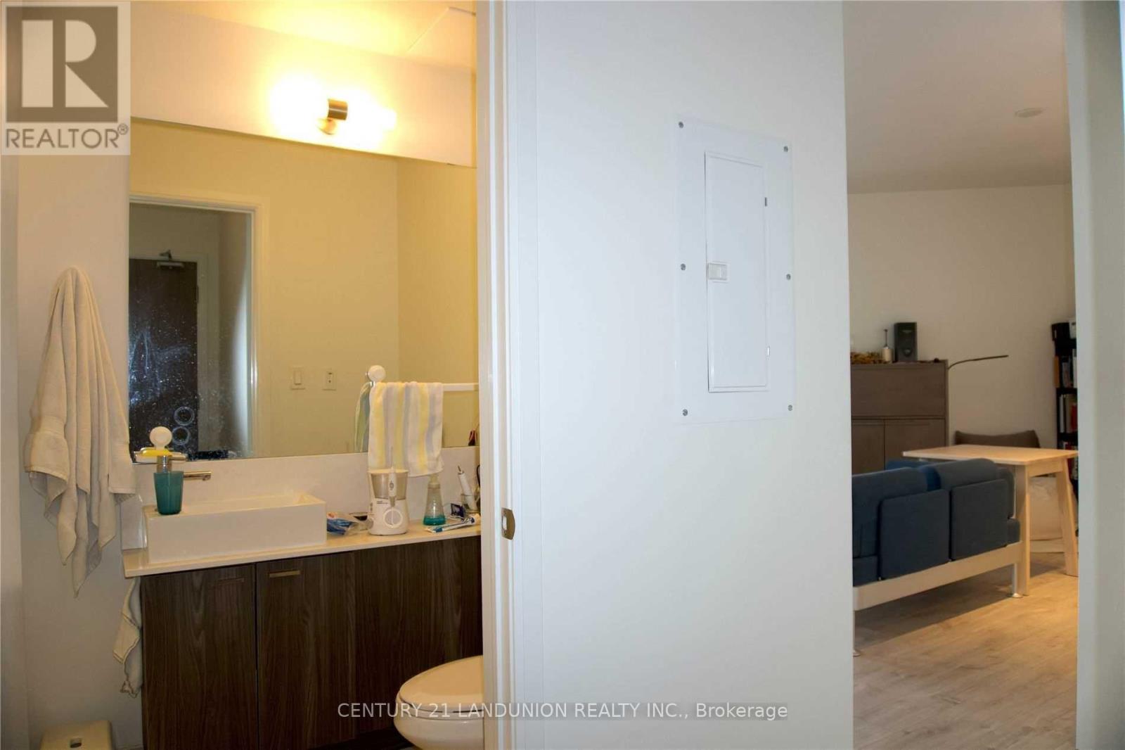 1718 - 27 Bathurst Street W, Toronto, Ontario  M5V 2P1 - Photo 10 - C12557938