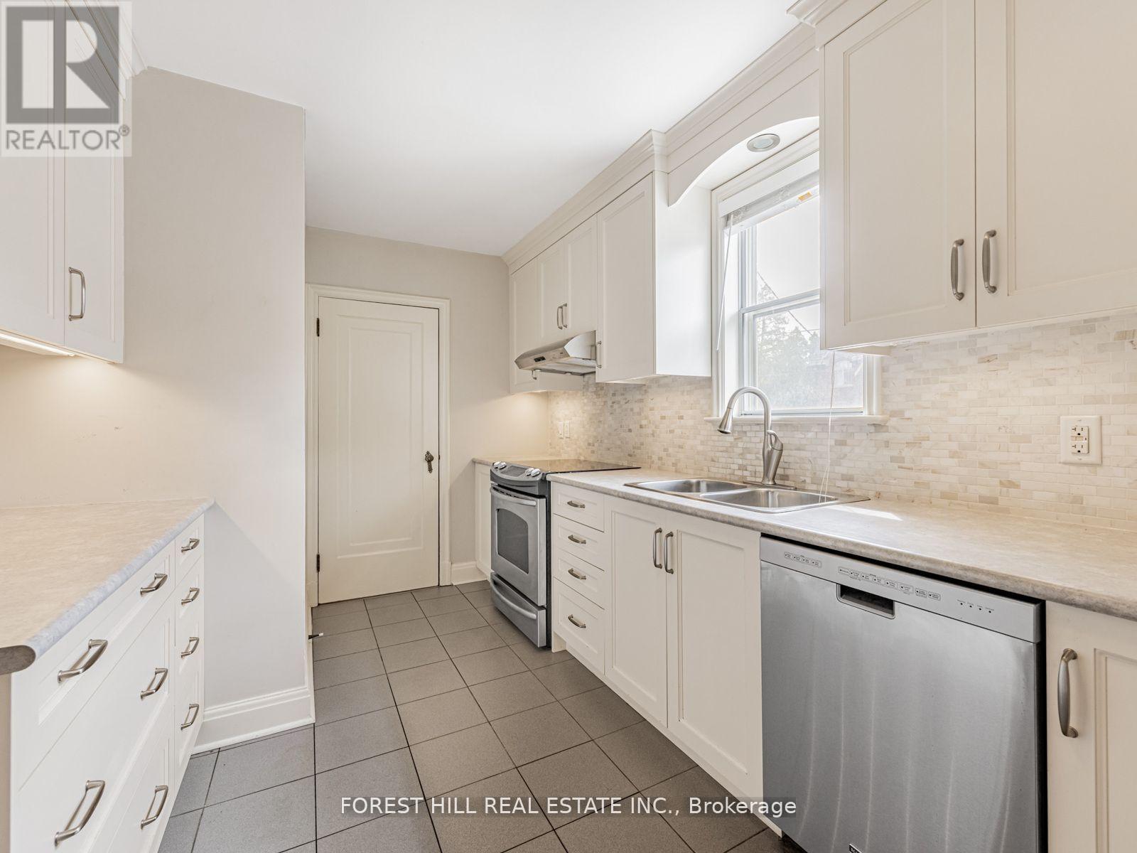 2 Esgore Drive, Toronto, Ontario  M5M 3R1 - Photo 18 - C12558020