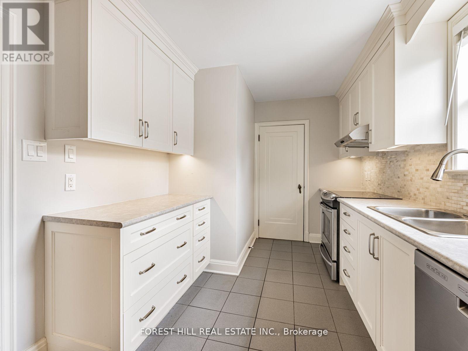 2 Esgore Drive, Toronto, Ontario  M5M 3R1 - Photo 19 - C12558020