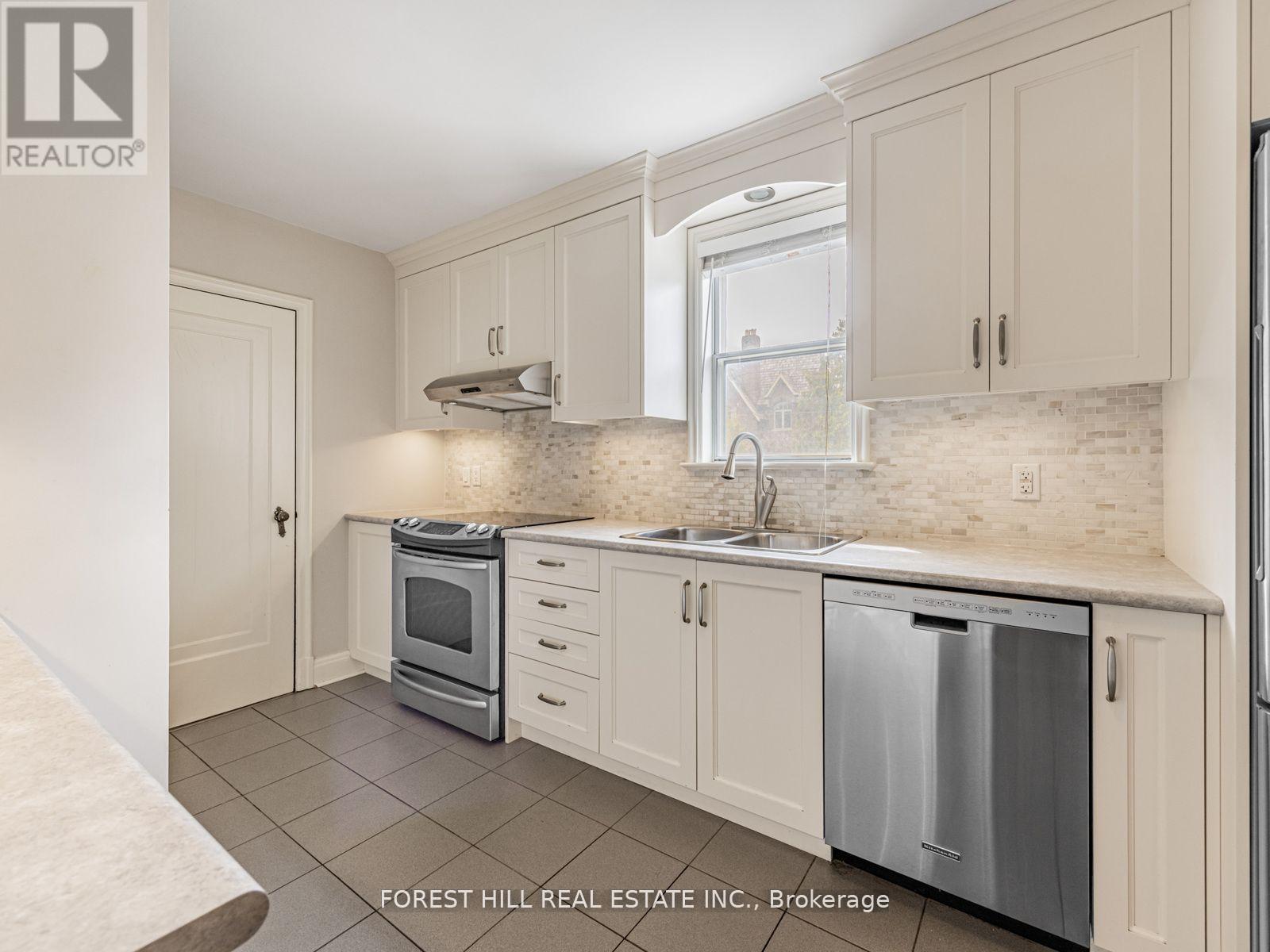 2 Esgore Drive, Toronto, Ontario  M5M 3R1 - Photo 20 - C12558020