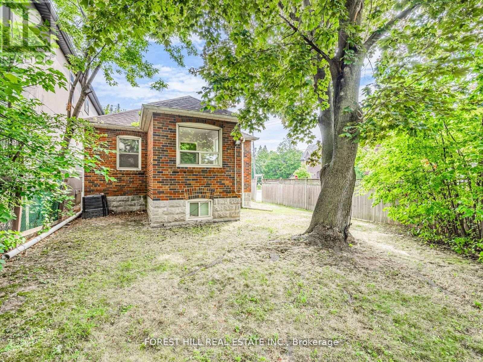 2 Esgore Drive, Toronto, Ontario  M5M 3R1 - Photo 31 - C12558020