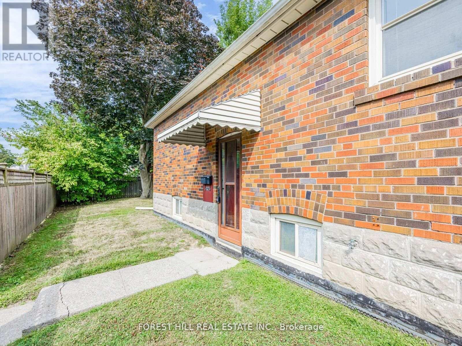 2 Esgore Drive, Toronto, Ontario  M5M 3R1 - Photo 32 - C12558020