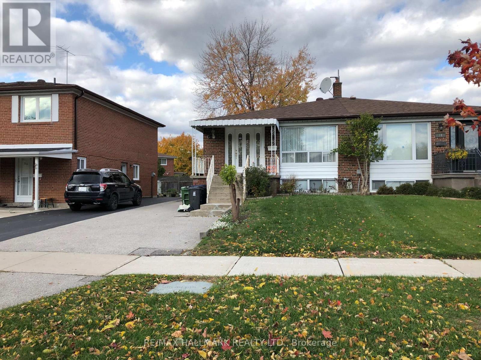 12 Painswick Crescent, Toronto, Ontario  M2J 3M6 - Photo 2 - C12558022