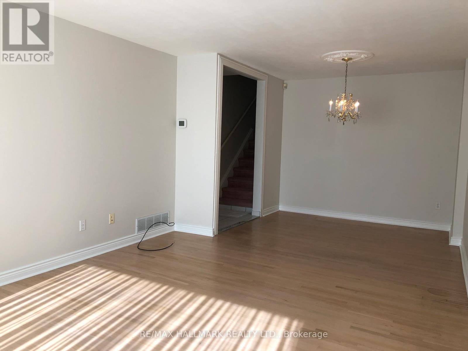 12 Painswick Crescent, Toronto, Ontario  M2J 3M6 - Photo 5 - C12558022