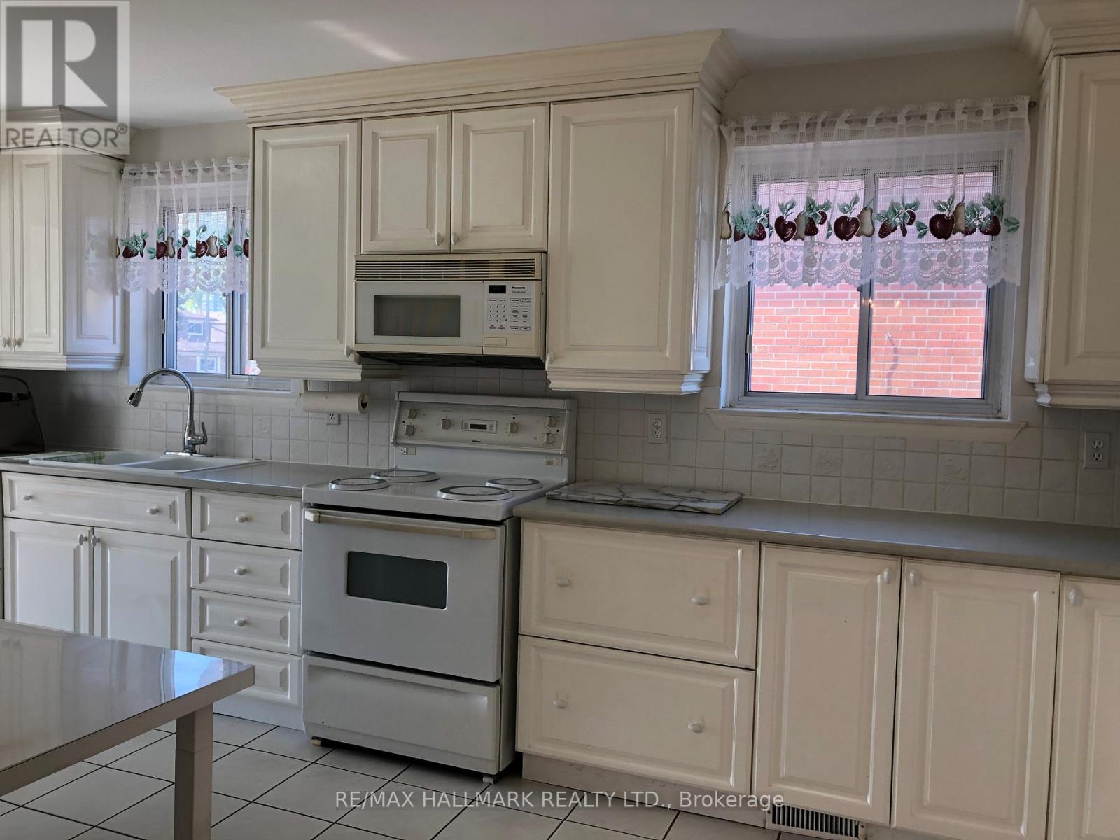 12 Painswick Crescent, Toronto, Ontario  M2J 3M6 - Photo 7 - C12558022